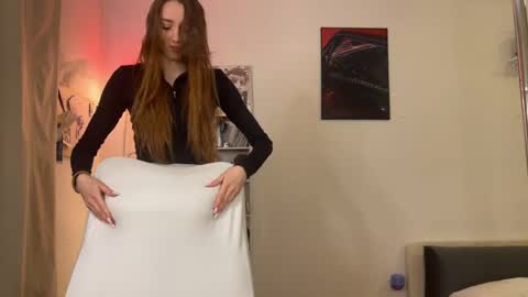 Snapshot of emily_w0w_ chatting on 05.15.26 Lia online show from 05.15.26