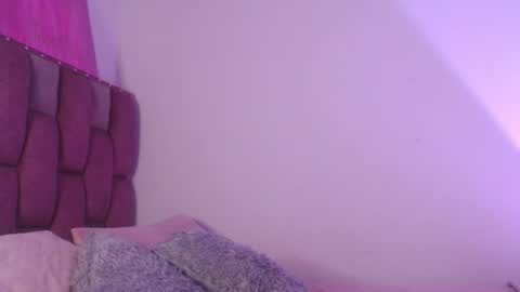 Snapshot of emily_w2 chatting on 05.05.26 emily_w2 online show from 05.05.26