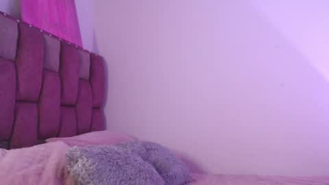 Snapshot of emily_w2 chatting on 05.21.26 emily_w2 online show from 05.21.26