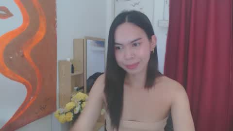 Snapshot of emily_xo143 chatting on 05.17.26 emily_xo143 online show from 05.17.26