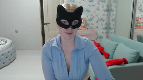 Snapshot of emily_york18 chatting on 05.22.26 Emily online show from 05.22.26