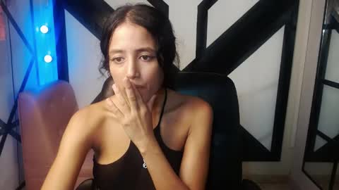 Snapshot of emily_zc1 chatting on 05.04.26 EMILY online show from 05.04.26