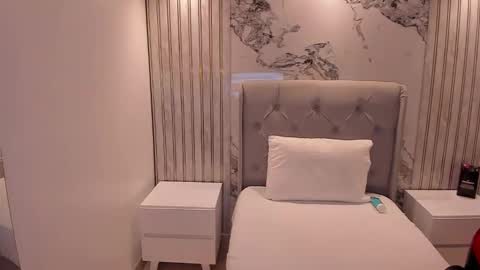  E M Y L Y  online show from 03.13.26