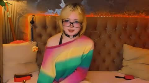 Snapshot of emilyangels chatting on 05.08.26 Baby Emelli online show from 05.08.26