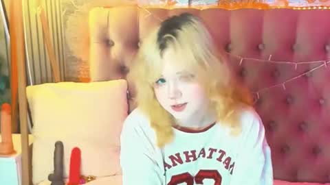 Snapshot of emilyangels chatting on 05.21.26 Baby Emelli online show from 05.21.26