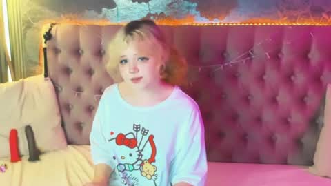 Snapshot of emilyangels chatting on 05.28.26 Baby Emelli online show from 05.28.26