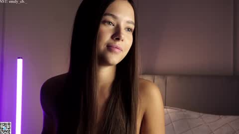 Snapshot of emilybatee chatting on 12.03.24 emilybatee online show from 12.03.24