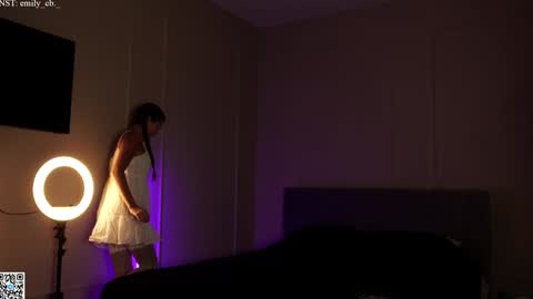 Snapshot of emilybatee chatting on 12.13.24 emilybatee online show from 12.13.24