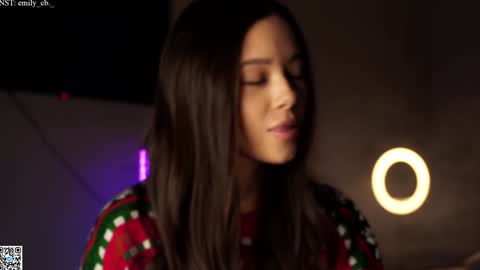 Snapshot of emilybatee chatting on 12.23.24 emilybatee online show from 12.23.24