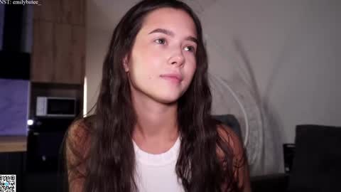 Snapshot of emilybatee chatting on 05.15.26 emilybatee online show from 05.15.26