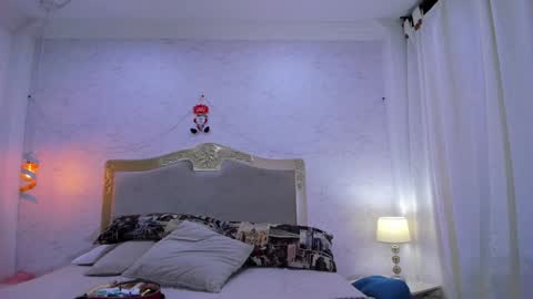 Emily online show from 01.04.25