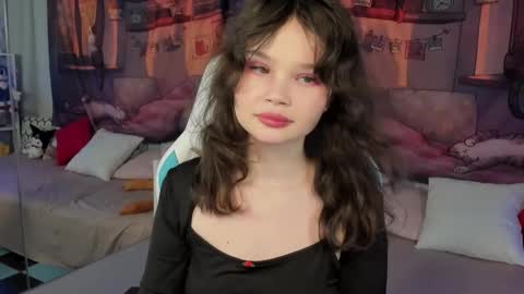 Emilyhaves online show from 11.13.25