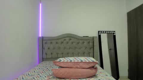 Camila online show from 01.04.25