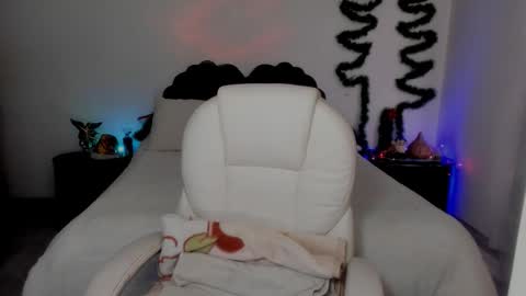  Emily Dolshe  online show from 12.05.25