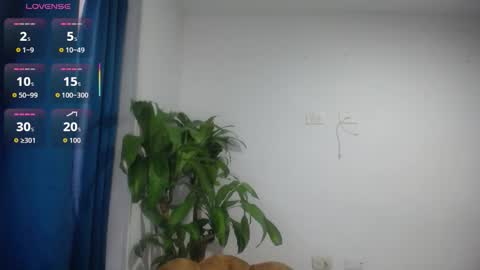 Snapshot of emilyhines__ chatting on 02.05.26 Emilyhines online show from 02.05.26