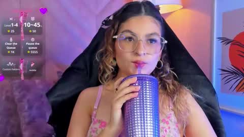 Snapshot of emilyjonesss_ chatting on 02.28.26 Emilyjonnes online show from 02.28.26