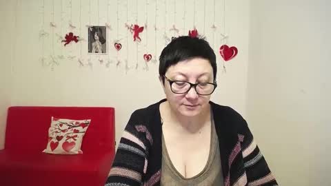 Snapshot of emilyl0vee chatting on 02.14.26 Emily online show from 02.14.26