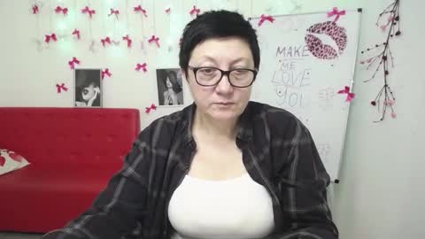 Snapshot of emilyl0vee chatting on 02.24.26 Emily online show from 02.24.26