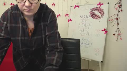 Snapshot of emilyl0vee chatting on 02.26.26 Emily online show from 02.26.26