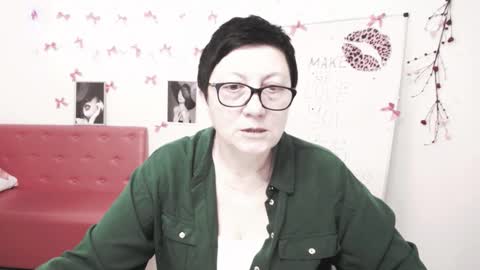 Snapshot of emilyl0vee chatting on 03.01.26 Emily online show from 03.01.26