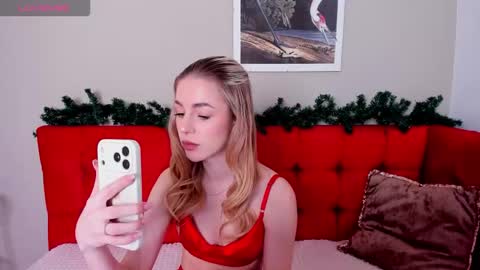 Snapshot of emilymagnificent chatting on 12.19.25 emilymagnificent online show from 12.19.25
