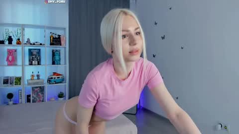 Snapshot of emilyrighter chatting on 05.22.26 Hey i am Emily am - pm online show from 05.22.26