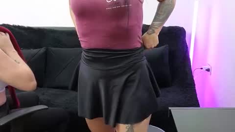 Snapshot of emilyriskhot chatting on 09.12.25 emily  friends online show from 09.12.25