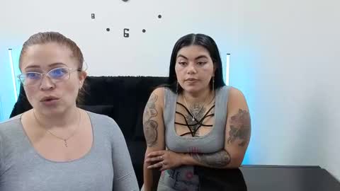 Snapshot of emilyriskhot chatting on 09.21.25 emily  friends online show from 09.21.25