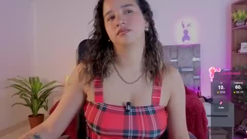 Snapshot of emilyrousex chatting on 05.25.26 emilyrousex online show from 05.25.26