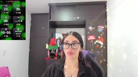 Snapshot of emilytafur chatting on 12.11.24 Emy online show from 12.11.24