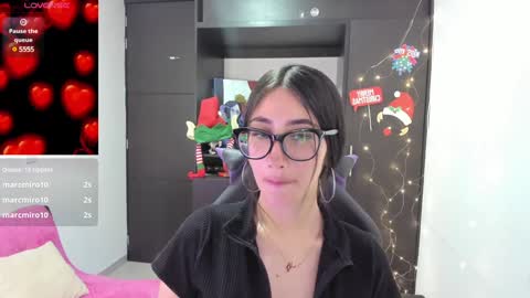 Snapshot of emilytafur chatting on 12.11.24 Emy online show from 12.11.24