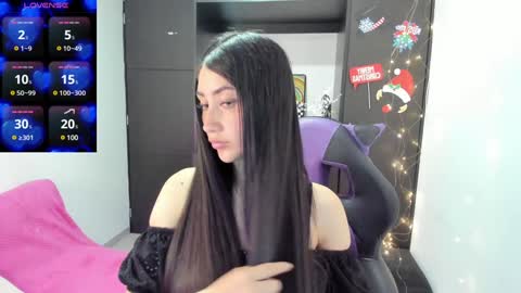 Snapshot of emilytafur chatting on 12.30.24 Emy online show from 12.30.24