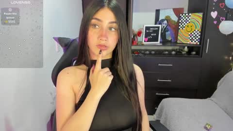 Snapshot of emilytafur chatting on 01.10.25 Emy online show from 01.10.25