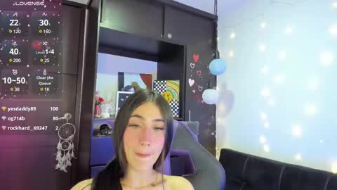 Snapshot of emilytafur chatting on 02.12.25 Emy online show from 02.12.25