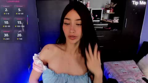 Snapshot of emilytafur chatting on 05.14.26 Emy online show from 05.14.26