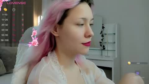 Snapshot of emilytrase chatting on 06.10.26 Betty online show from 06.10.26