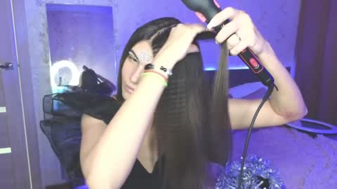 Snapshot of emilytucker chatting on 12.10.24 Emily online show from 12.10.24