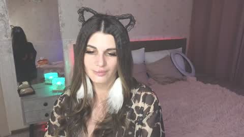 Snapshot of emilytucker chatting on 12.15.24 Emily online show from 12.15.24