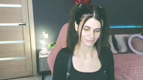 Snapshot of emilytucker chatting on 02.12.25 Emily online show from 02.12.25