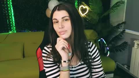 Snapshot of emilytucker chatting on 02.15.25 Emily online show from 02.15.25