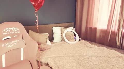 Snapshot of emilytucker chatting on 03.12.25 Emily online show from 03.12.25