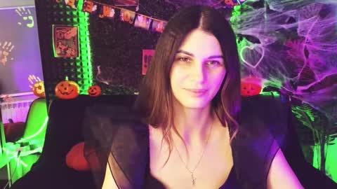 Snapshot of emilytucker chatting on 10.19.25 Emily online show from 10.19.25