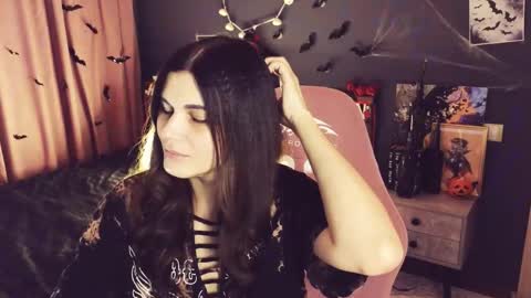 Snapshot of emilytucker chatting on 10.21.25 Emily online show from 10.21.25