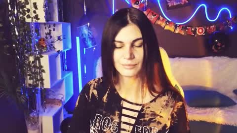 Snapshot of emilytucker chatting on 10.27.25 Emily online show from 10.27.25