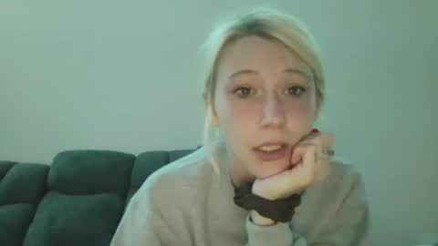 Snapshot of emilywarren296 chatting on 10.19.25 emilywarren296 online show from 10.19.25