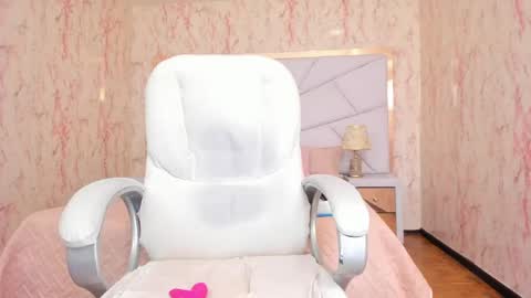 Snapshot of emilywhinfre chatting on 04.20.26 Emily 2200 - 600GMT-5 online show from 04.20.26