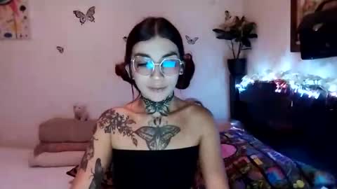 Snapshot of emilywhitee_ chatting on 12.06.24 Valentina independent model online show from 12.06.24
