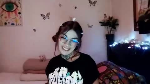 Snapshot of emilywhitee_ chatting on 12.11.24 Valentina independent model online show from 12.11.24
