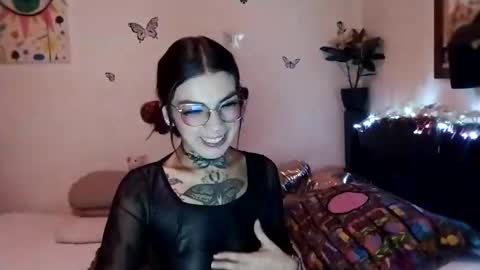Snapshot of emilywhitee_ chatting on 12.16.24 Valentina independent model online show from 12.16.24