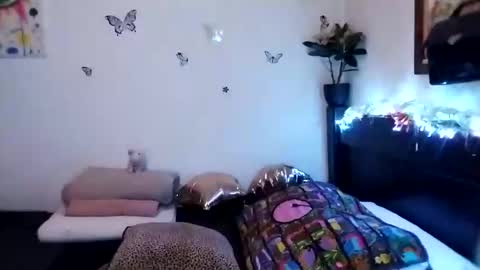 Snapshot of emilywhitee_ chatting on 12.17.24 Valentina independent model online show from 12.17.24